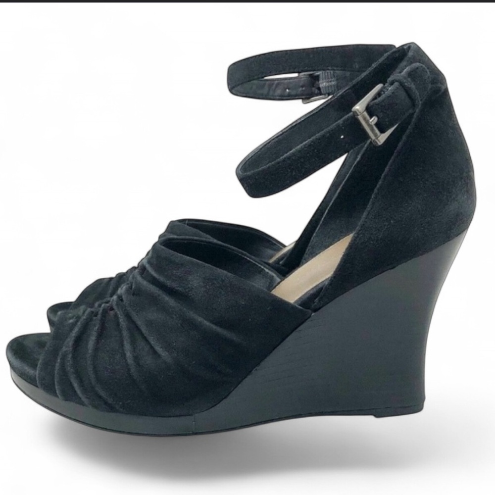 B. Makowsky Black Wedge Sandals